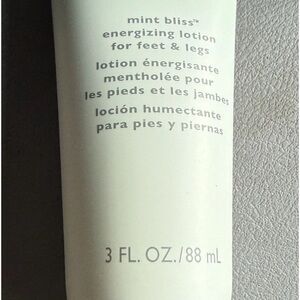 Mary Kay Mint Bliss Energizing Foot & Leg Lotion - Light Mint Green